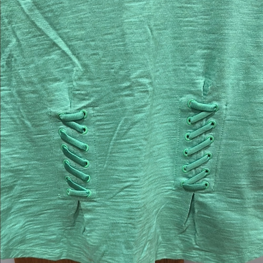 White House Black Market Green Fitted Ruched Muscle Tee​​​ - Picture 3 of 9